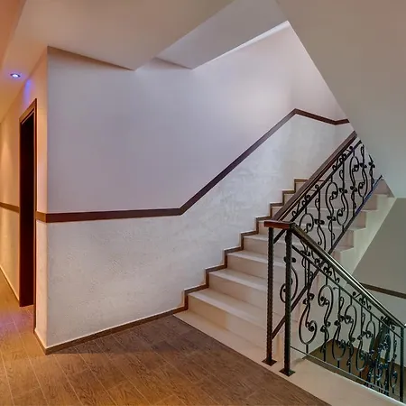 بيت ضيافة Siena House